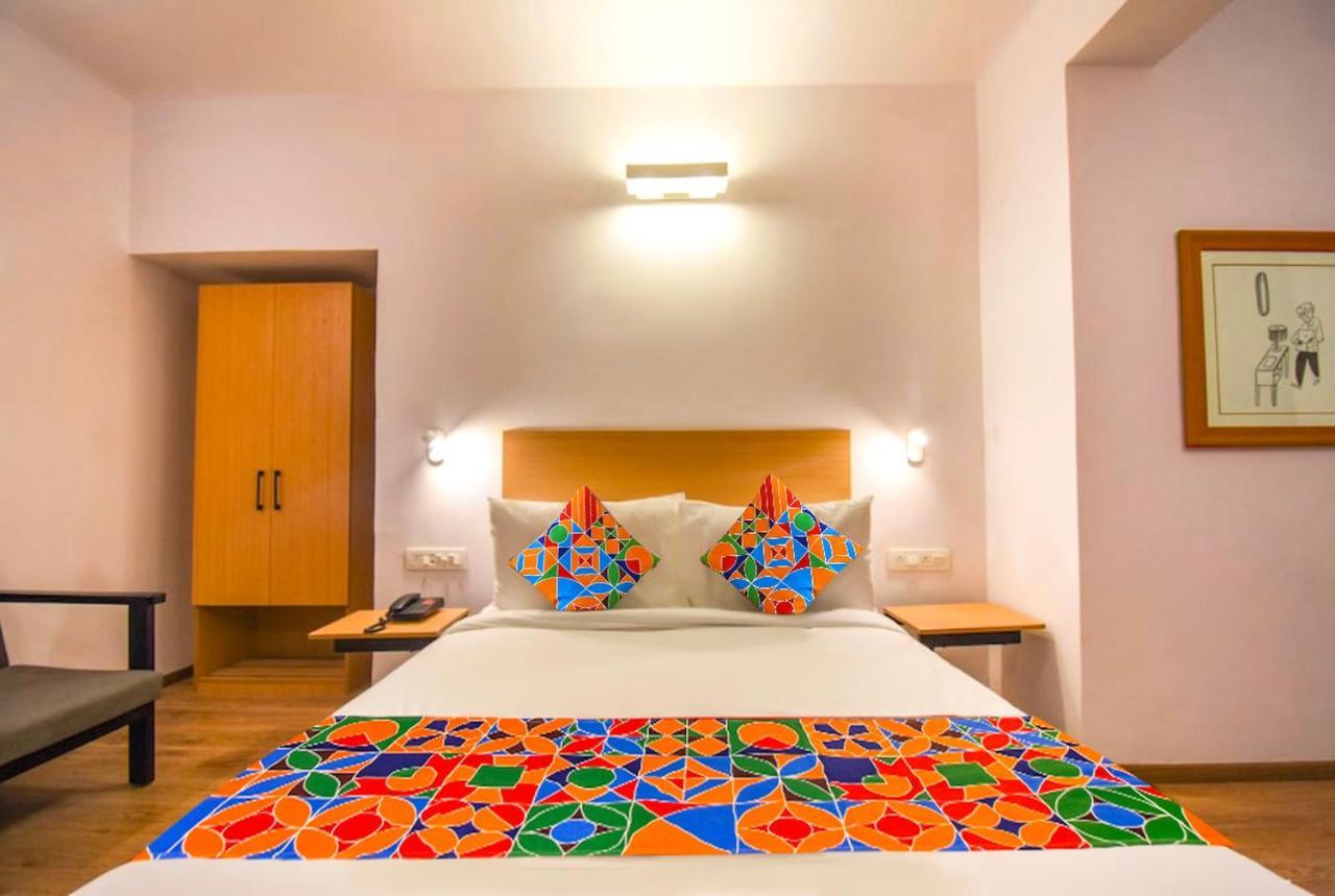 Fabexpress Heera Holiday Inn Calcutta Exterior foto